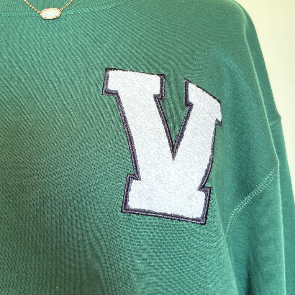 NWT Oak & Trellis Woman’s XS Green Oversized Long Sleeve Embroidered SweatShirt - Picture 6 of 11